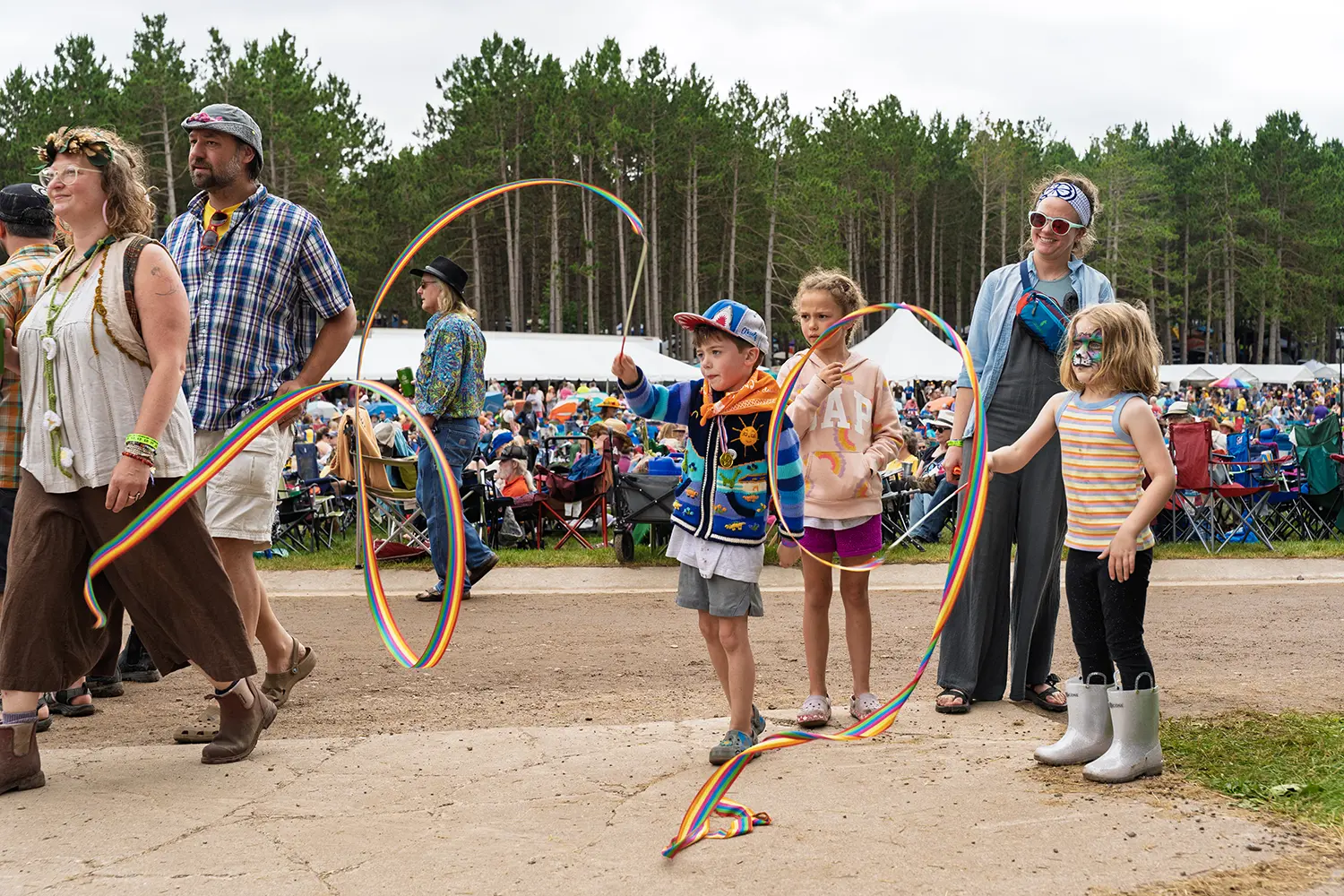 kids dancing at blue ox music fest